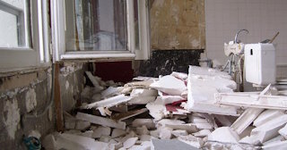 Демонтаж хрущевки в Малоярославце - удаление старых полов и стен по выгодной цене от 1802 рублей.